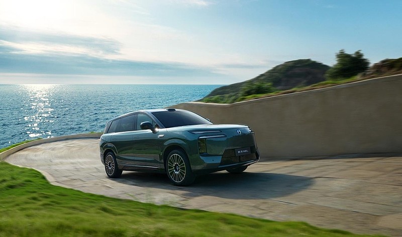 9.98万元起!腾势N8L正式上市,“五心三感”打造“美好出行家”-锋巢网