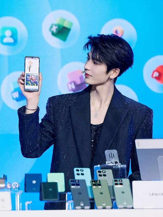 张凌赫代言加持!天禧AI 3.5重磅发布,开启一体多端智能新时代-锋巢网