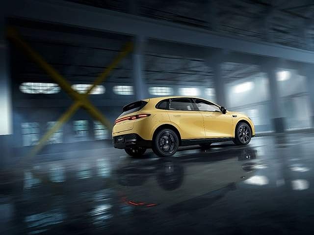 零跑Lafa5正式上市 以“五大硬核实力”开启品牌个性化新篇章-锋巢网