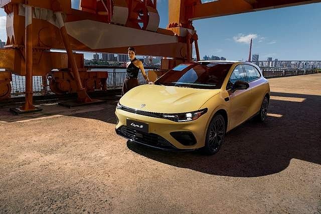 零跑Lafa5正式上市 以“五大硬核实力”开启品牌个性化新篇章-锋巢网