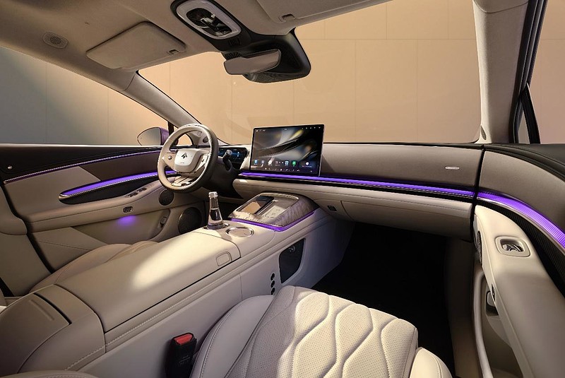 华系双智旗舰轿车 广汽昊铂A800内饰首发，为高速L3商用冲刺-锋巢网