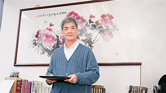 笑看豪门变幻,李嘉诚“御用军师”陈伯与陈嘉龙父子之风水传奇 在香港这座繁华都市的隐秘角落里,流传着一段跨越半个世纪的传奇——关于一位被尊为 ...