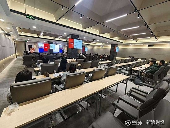 UP向上,投资有温度︱2025年中信保诚基金投资者服务活动第8站:资产换锚进行时,我们应该如何应对? 来源:新浪基金 引言: 您是否也有这样的 ...