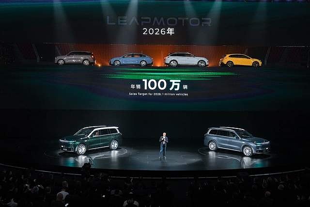 零跑D19与D99双旗舰亮相 , 以技术硬实力破局豪华旗舰市场-锋巢网