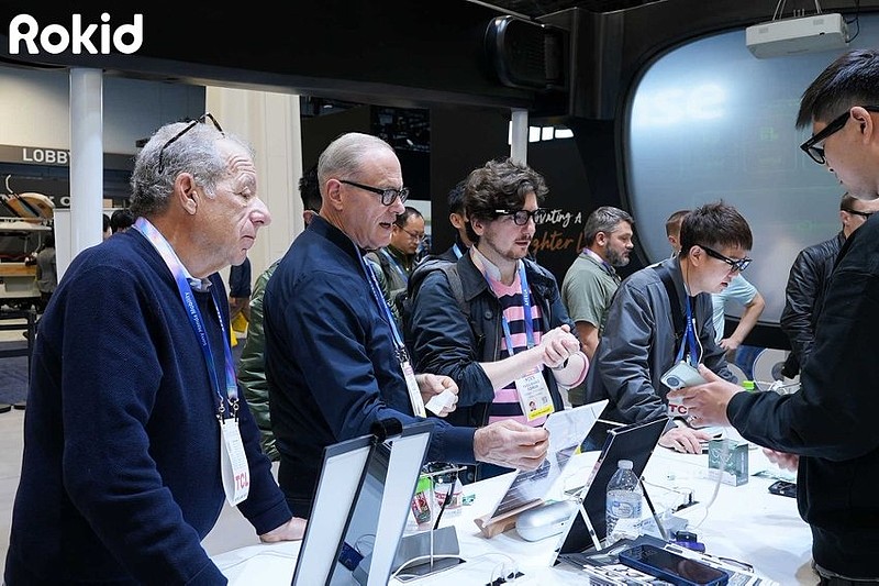 乐奇Rokid亮相CES 2026,AI+AR眼镜引领人机交互新时代-锋巢网