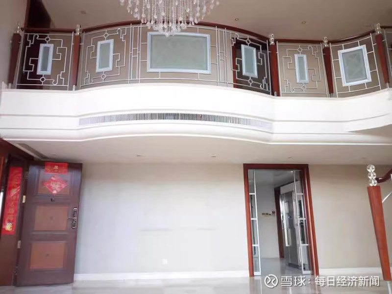 3199万元!杭州江景豪宅拍卖成功,还欠电费燃气费!原主人是浙江房企大佬,爱好骑行、划船,... 1月20日上午,德信集团董事长胡一平在杭州的 ...