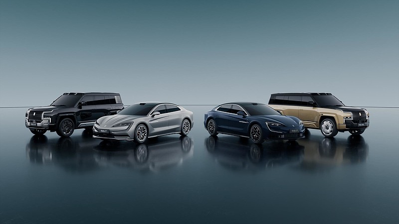 仰望闪充破局而来 2026款旗舰重塑高端驾驭标准-锋巢网