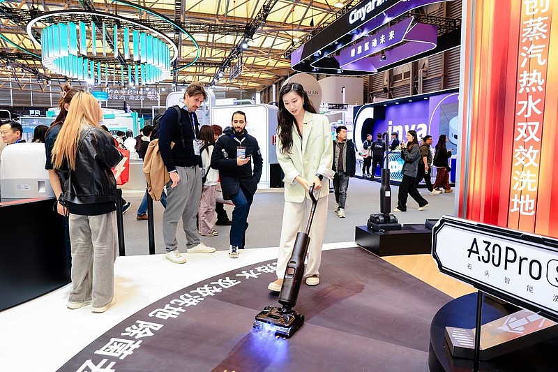 AWE2026 180°C蒸汽技术到行业白皮书，石头洗地机重构地面清洁标准-锋巢网