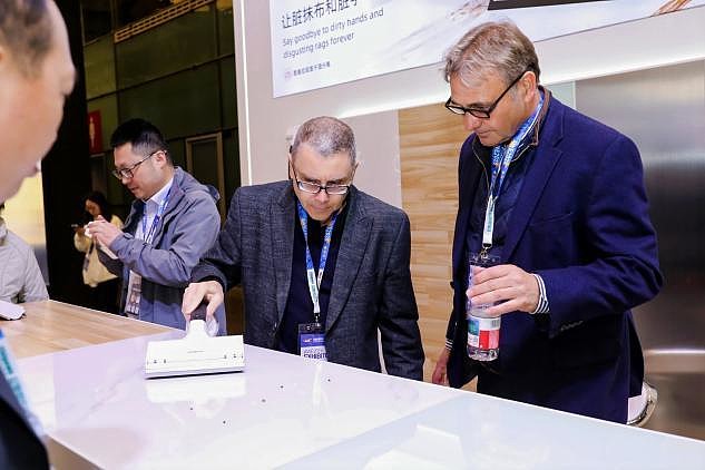 体验为王，HIZERO赫兹0吸力清洁家族系列新品亮相AWE 2026-锋巢网