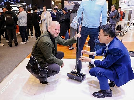 体验为王，HIZERO赫兹0吸力清洁家族系列新品亮相AWE 2026-锋巢网