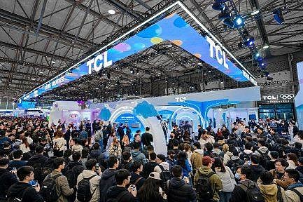 TCL实业AWE 2026打造品牌活力乐园，“屏显+AI”智慧生活触手可及-锋巢网