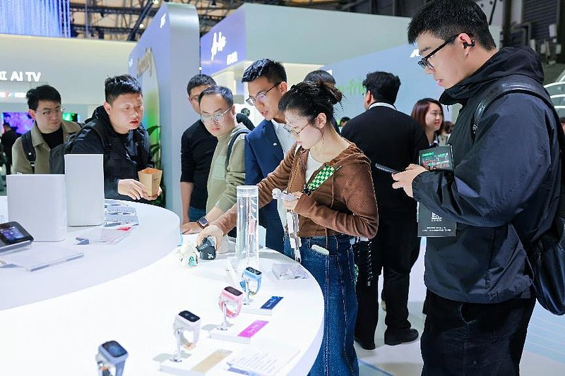 TCL实业AWE 2026打造品牌活力乐园，“屏显+AI”智慧生活触手可及-锋巢网