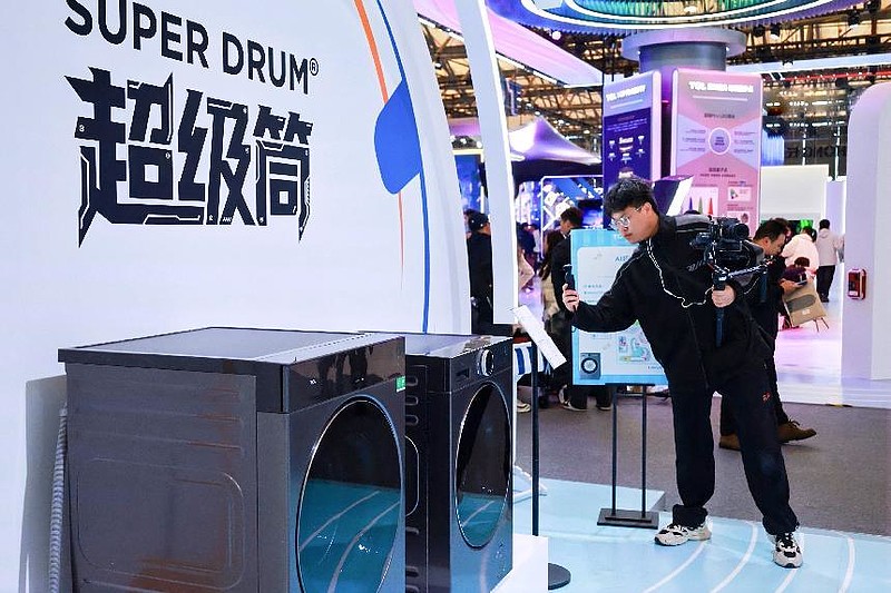 TCL实业AWE 2026打造品牌活力乐园，“屏显+AI”智慧生活触手可及-锋巢网