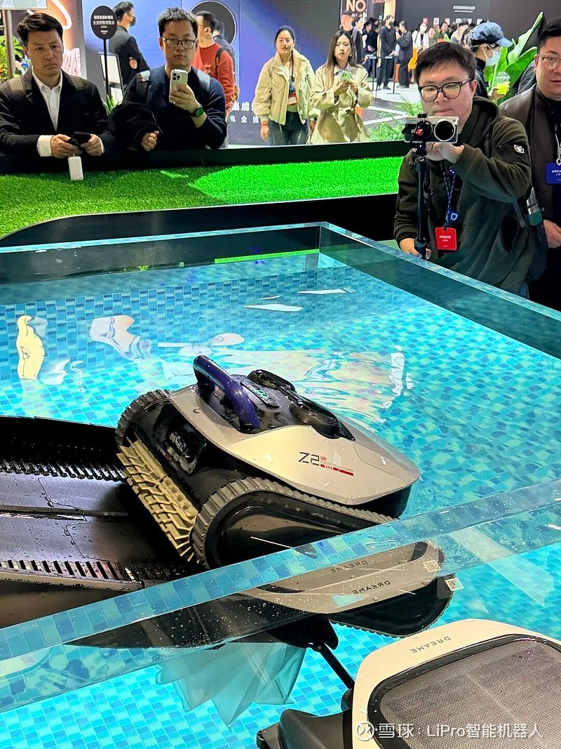 AWE 2026 展上的那些庭院机器人 作为专注于庭院机器人赛道的垂直自媒体,笔者于 AWE 2026 上海展会首日,重点走访了 E7 与 ...