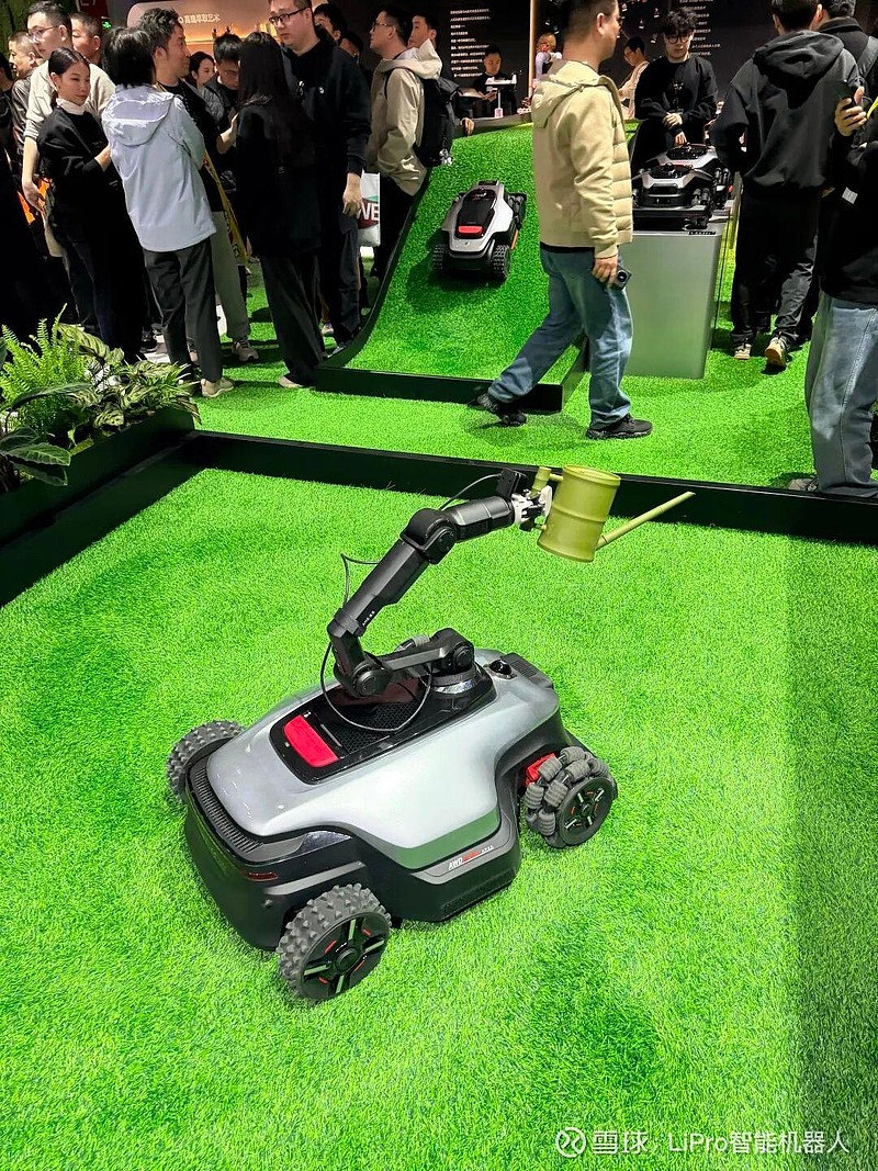 AWE 2026 展上的那些庭院机器人 作为专注于庭院机器人赛道的垂直自媒体,笔者于 AWE 2026 上海展会首日,重点走访了 E7 与 ...