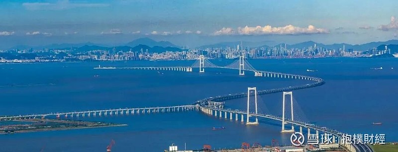 这座城市的交通,剑指全球枢纽 深圳的野心,是成为“国际性综合交通枢纽”和“全球影响力的物流中心”。作者:李一年(抱朴财经评论员)别再说深圳只有 ...