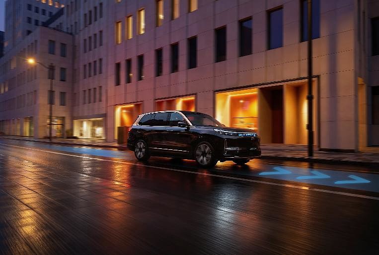 吉利銀河M9黑金智曜版正式登場，限時(shí)先享指導(dǎo)價(jià)25.98萬元-鋒巢網(wǎng)