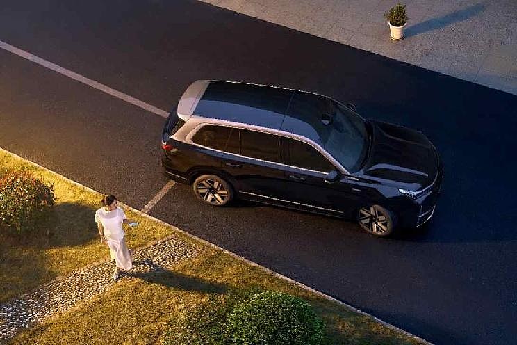 吉利銀河M9黑金智曜版正式登場，限時(shí)先享指導(dǎo)價(jià)25.98萬元-鋒巢網(wǎng)