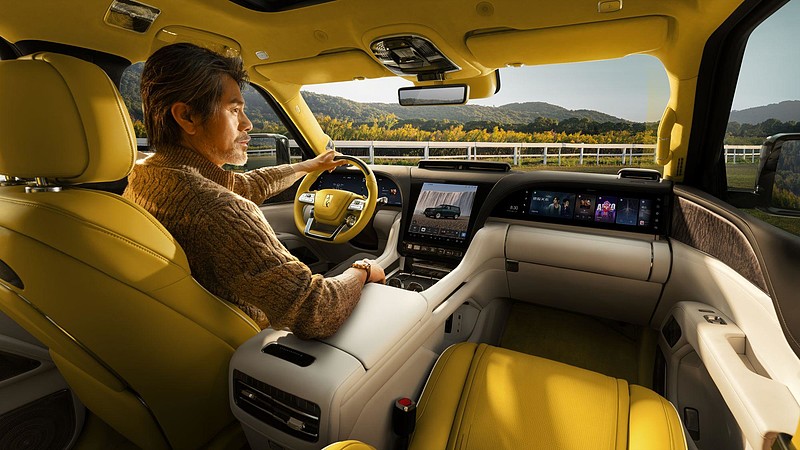 仰望U9X量产高定与U8L鼎藏版北京车展全球首秀-锋巢网