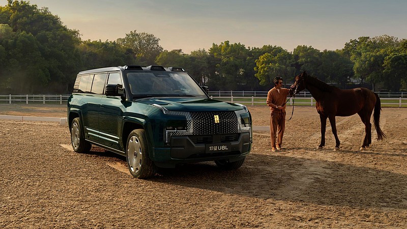 仰望U9X量产高定与U8L鼎藏版北京车展全球首秀-锋巢网