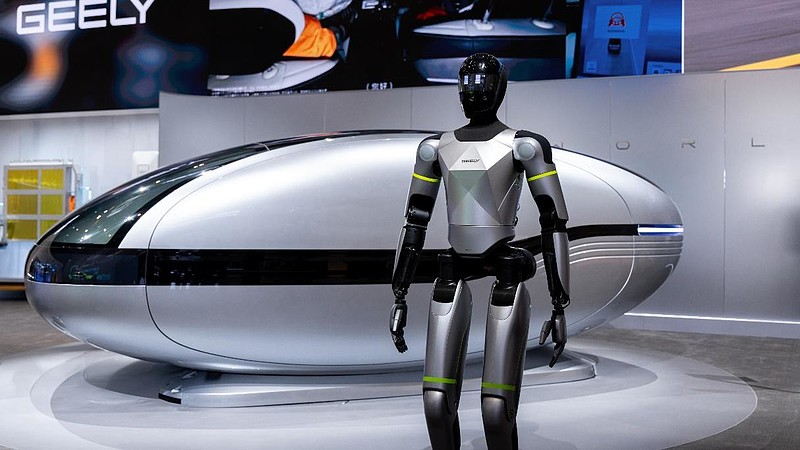 吉利汽车集团发布中国首款原生开发「Robotaxi」原型车Eva Cab-锋巢网