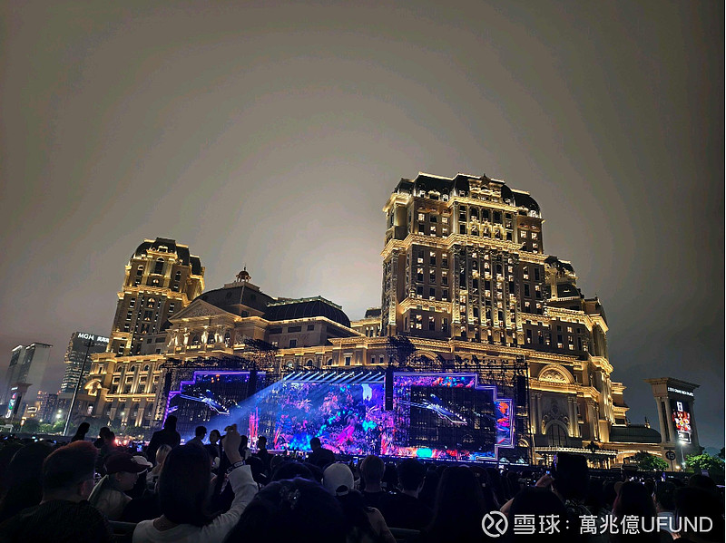 大雨突然而至及对预测的评价 窗外下起了大雨,下午3点多的能见度已经不足千米。半小时前看天气预报,还是大太阳,现在实时已经改成雷阵雨,但是今日 ...