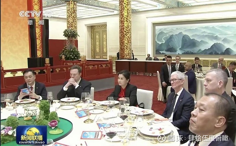 蓝思科技掌门人周群飞 这次中美商界晚宴上,坐在马斯克和库克中间C位的,是$蓝思科技(SZ300433)$ 创始人周群飞。从湖南农村的打工妹到中 ...