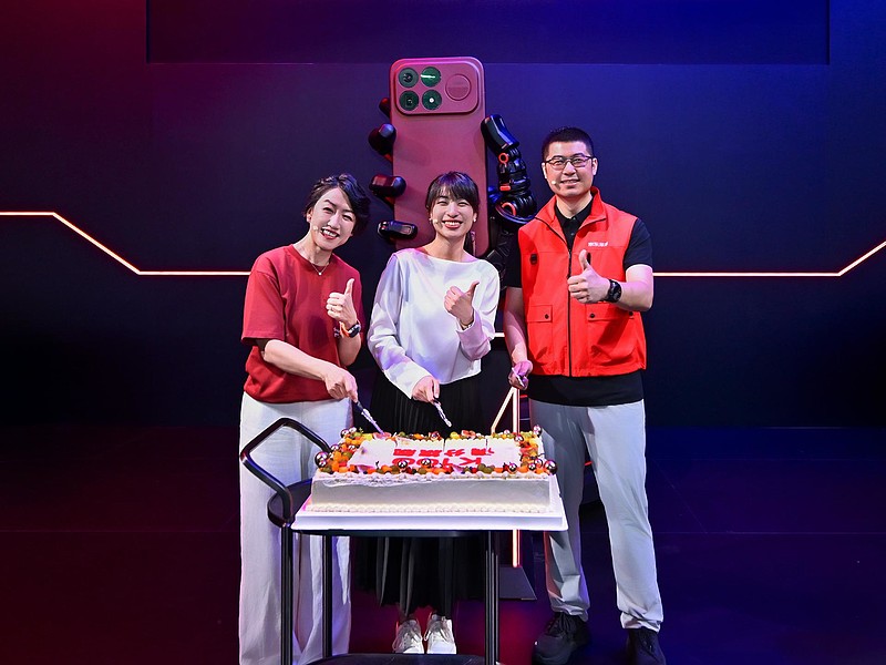 “满分旗舰”定档8月11日 REDMI K100 Pro Max在ChinaJoy正式亮相-锋巢网