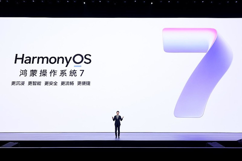 全新展翼三折叠:HUAWEI Mate XT 2 及全场景新品发布会来了-锋巢网