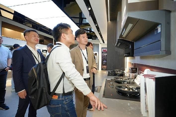 魏哲鸣现身西安，携手方太解锁五大“智慧厨房 新场景新CP”-锋巢网