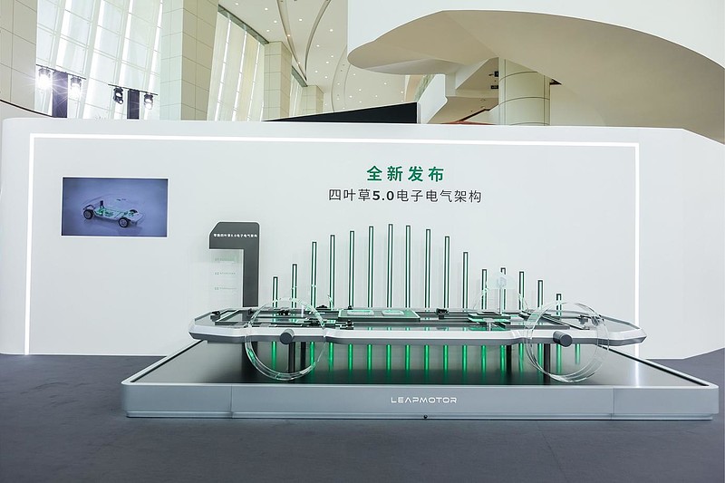 一套架构+三大核心技术+多项储备,零跑技术日展示 11 年全域自研底气-锋巢网