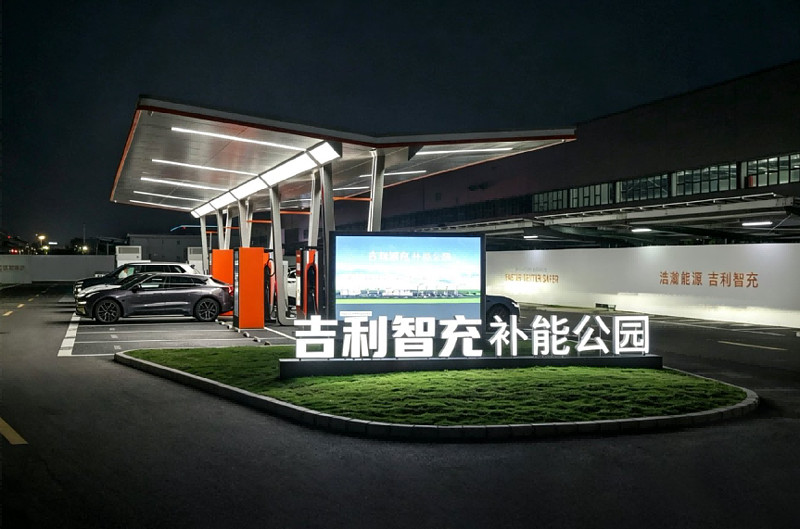 当补能拥有大脑:吉利智充不是堆兆瓦,而是重构电动车补能底层逻辑-锋巢网