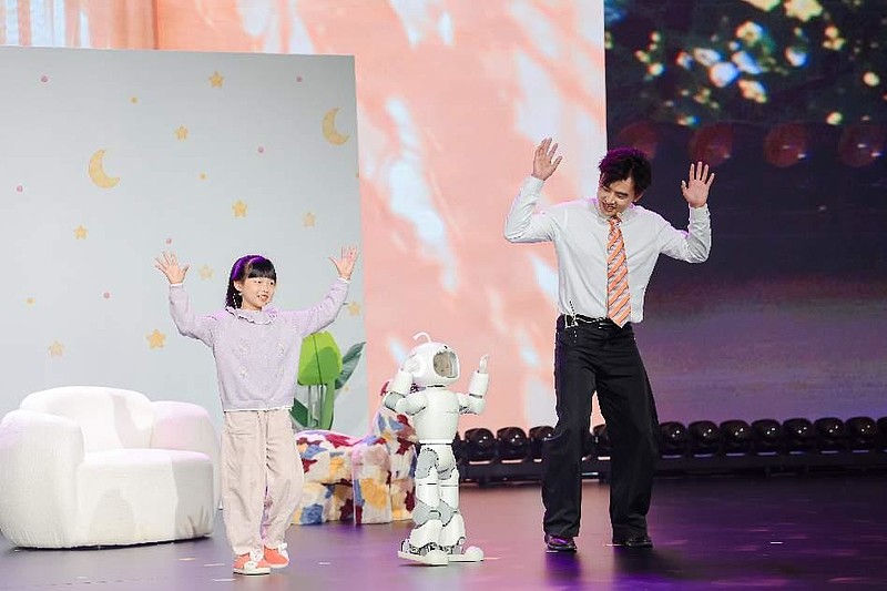 墨宝全球首发并开启预订 墨甲发布机器人产业化新路径-锋巢网